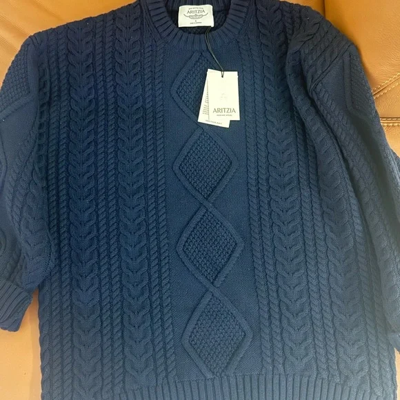 Aritizia Sweater - Picture 10 of 11